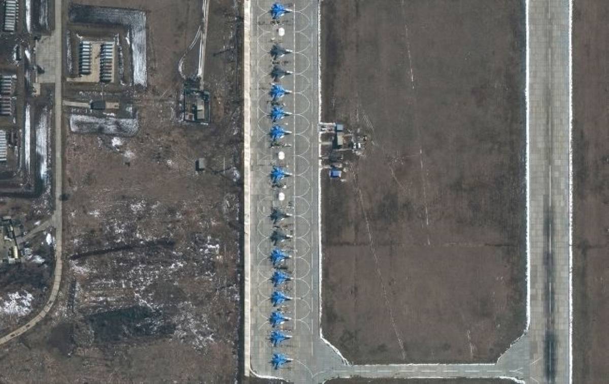 Украинците унищожиха 6 самолета на летището в Морозовск